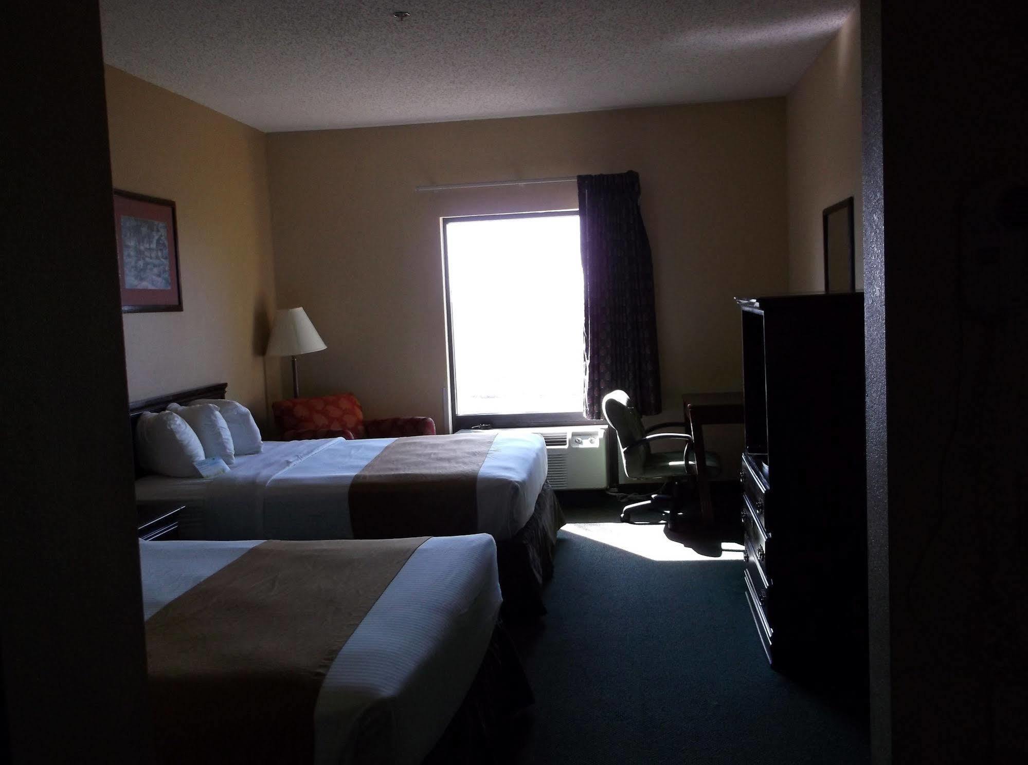Mcpherson Inn By Oyo, I-135 Extérieur photo